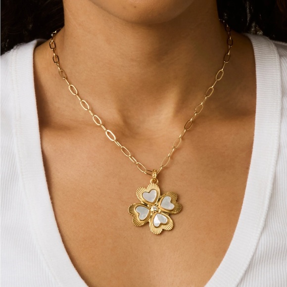 Jane Win Gold Clover Heart charm - Picture 2 of 5